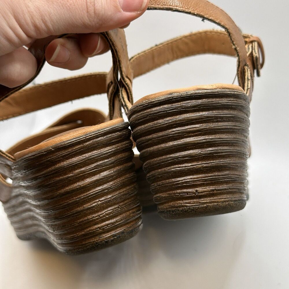 B.O.C Sandals Women Size 7M Tan Faux Leather Platform Wedge Heel Comfort Shoes - Picture 10 of 11